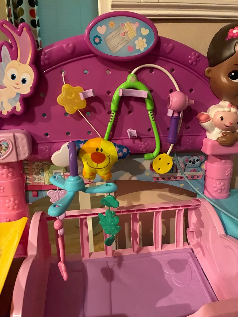 Doc McStuffins Baby All in one Nursery - Image 2