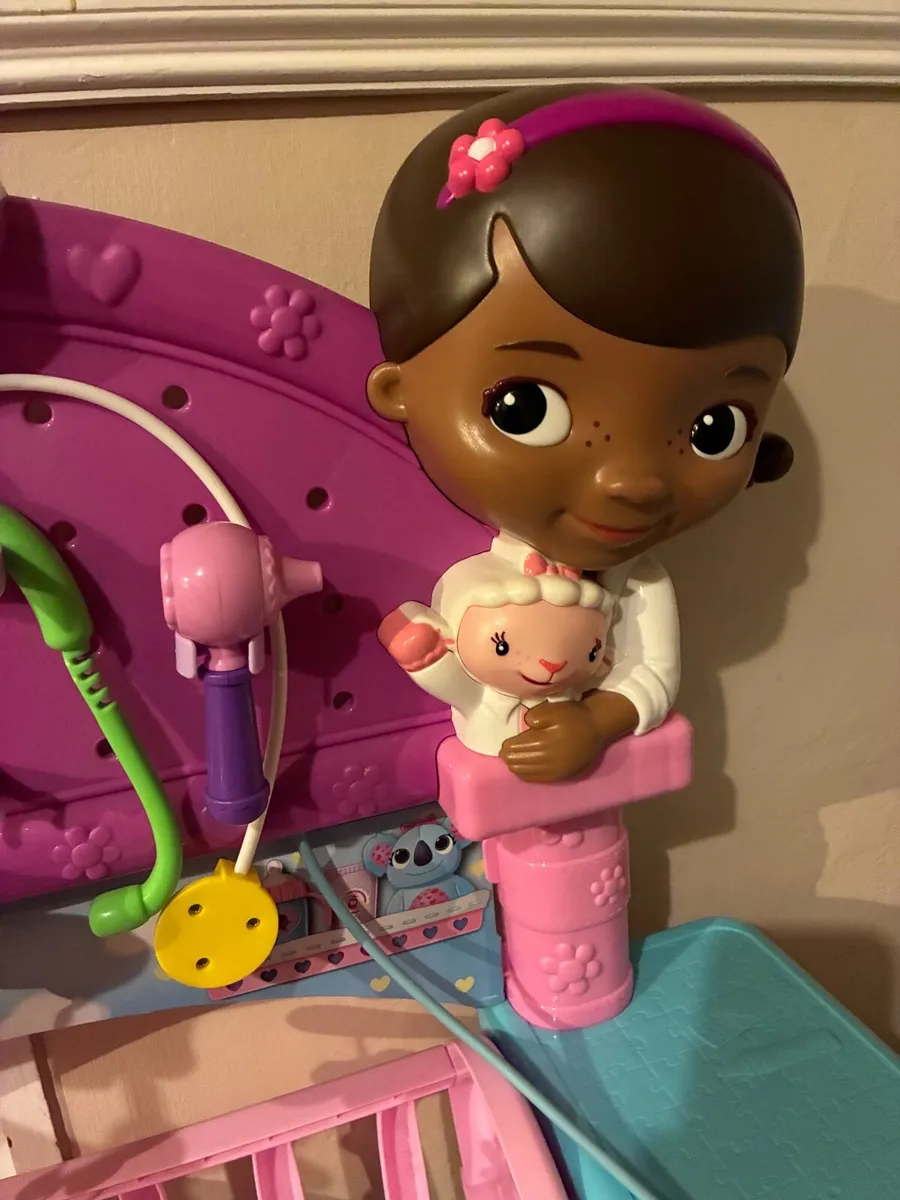 Doc McStuffins Baby All in one Nursery - Image 3
