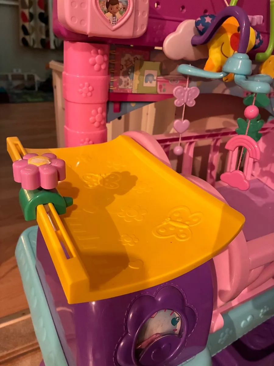 Doc McStuffins Baby All in one Nursery - Image 4