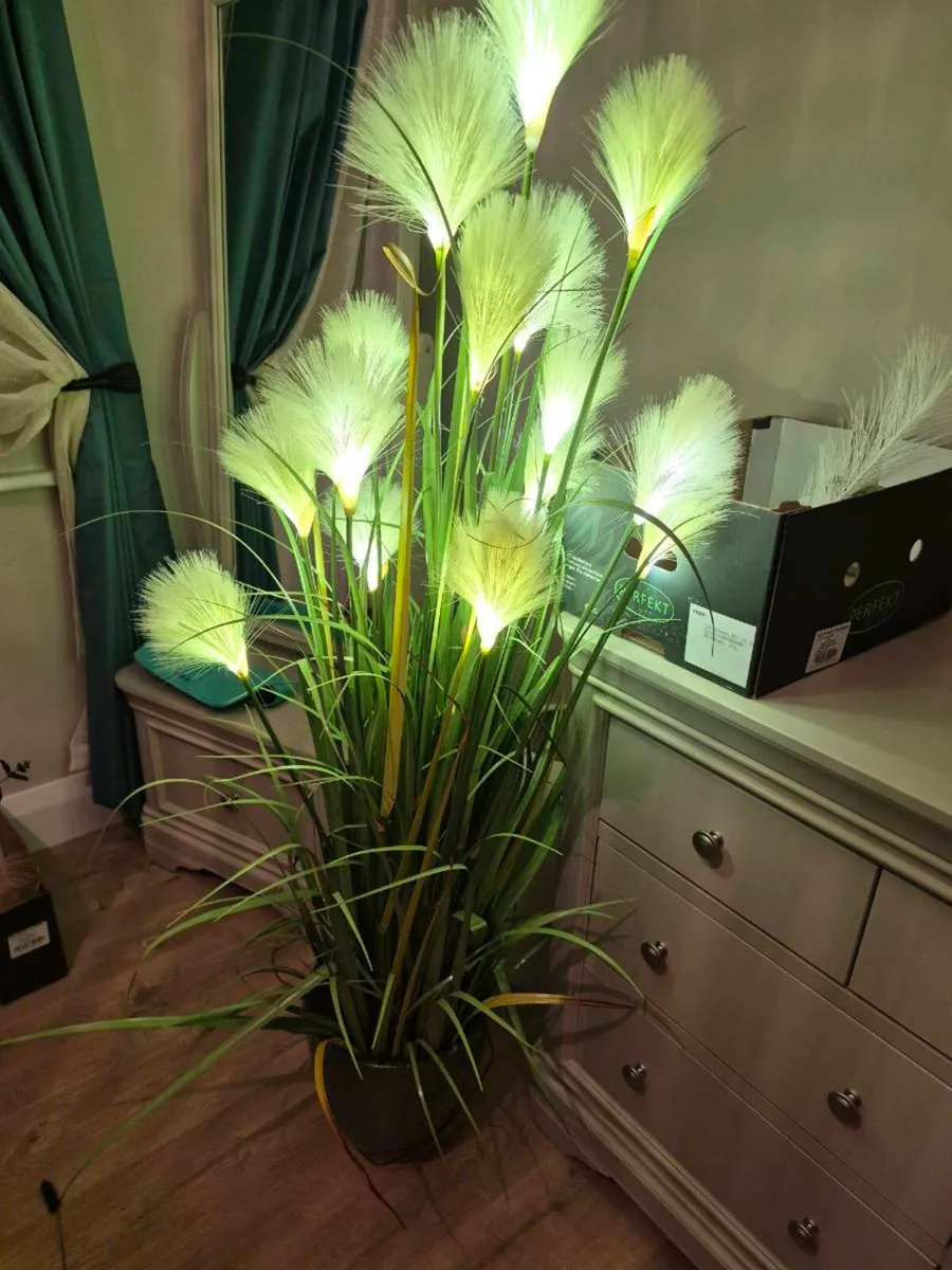 Stunning tall lamp - Image 2