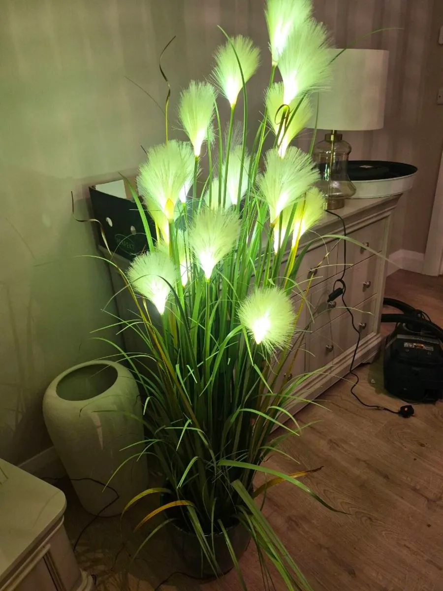 Stunning tall lamp - Image 3