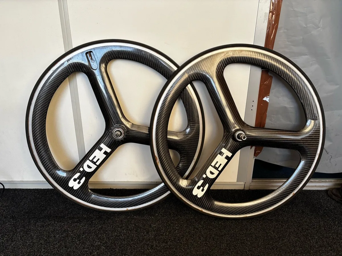 HED3 Trispoke Carbon Track Wheelset - Image 1