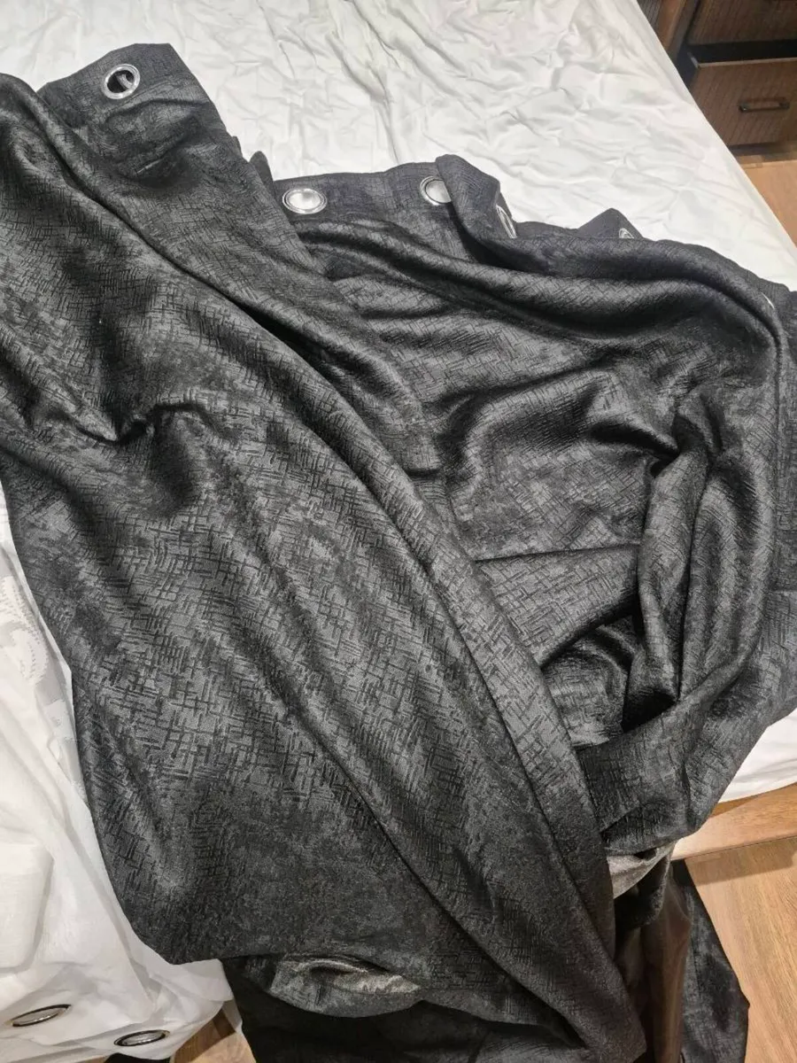 Really good heavy quality curtains all 90x90 - Image 2