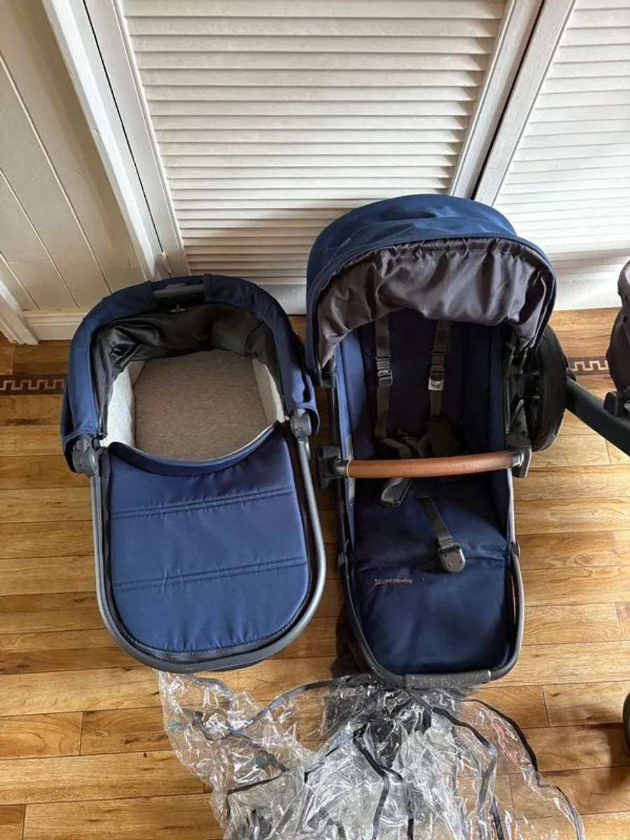 Uppa baby vista V2 Navy (noa) - Image 1