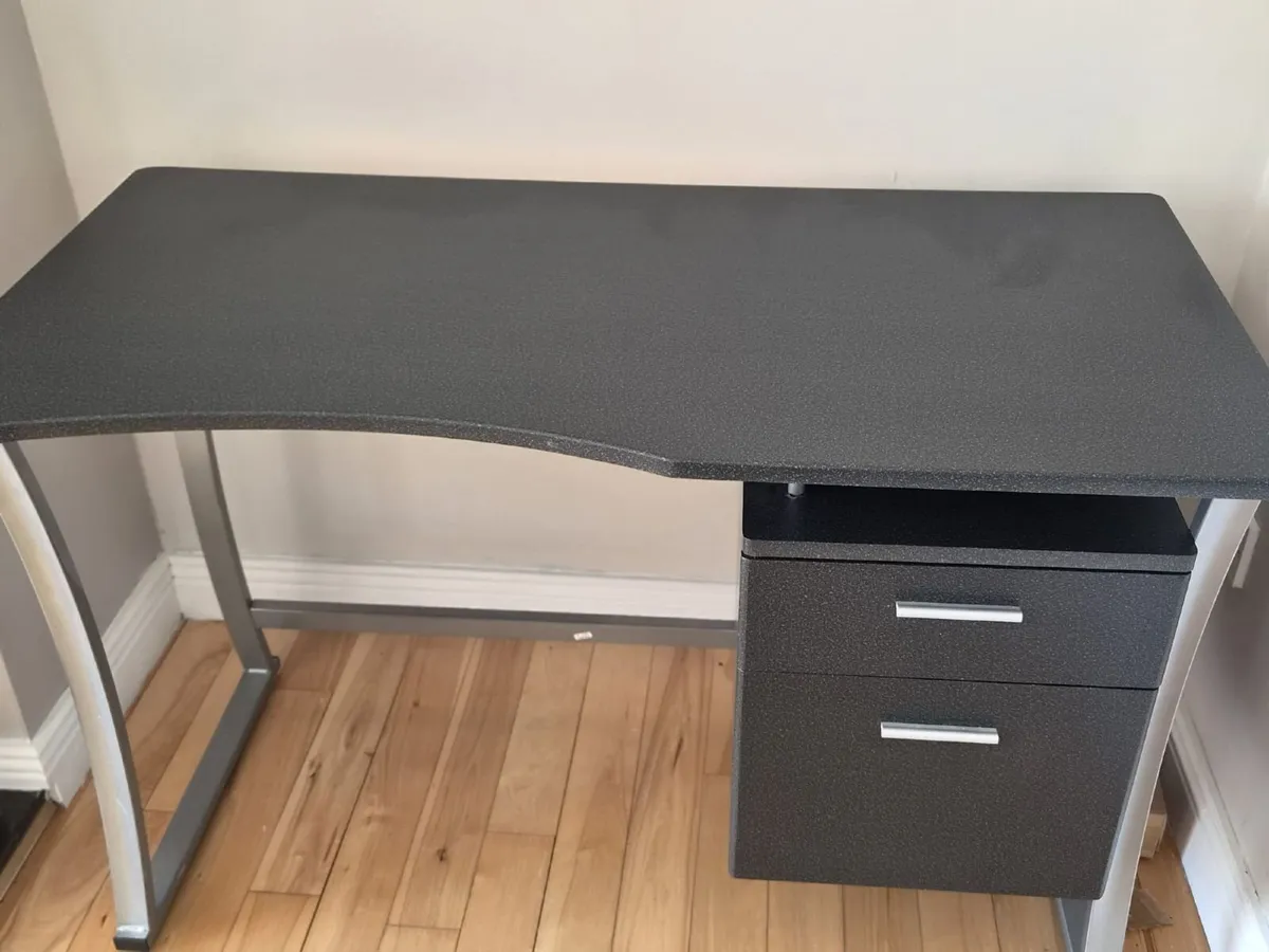 Computer desk - Image 2