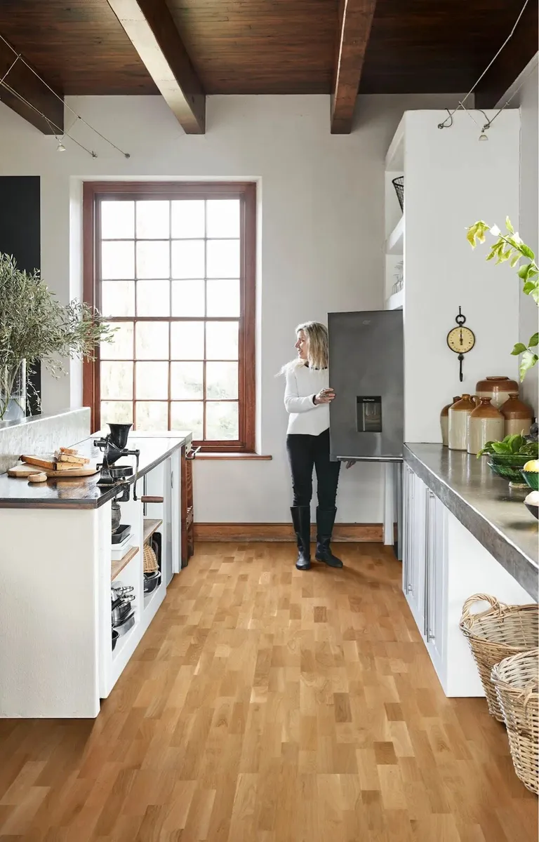 Oak wood floor board - Image 1