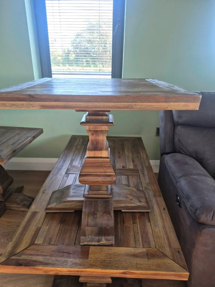 Coffee table with matching lamp tables - Image 1
