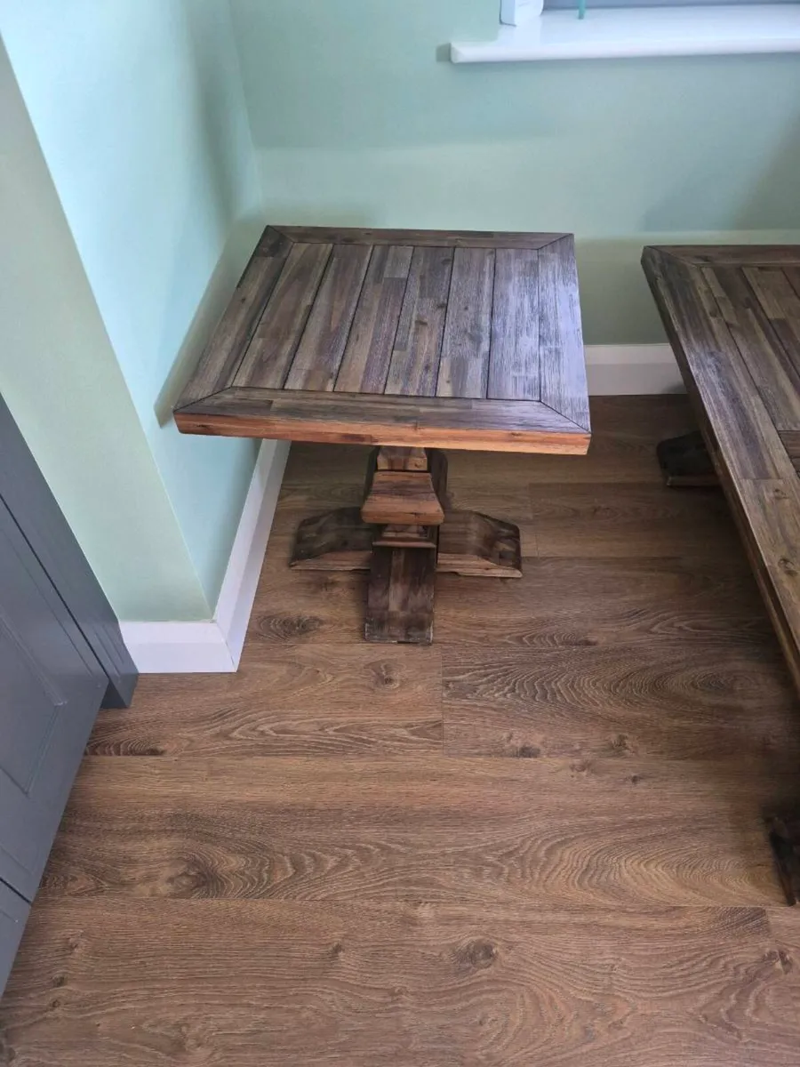 Coffee table with matching lamp tables - Image 2