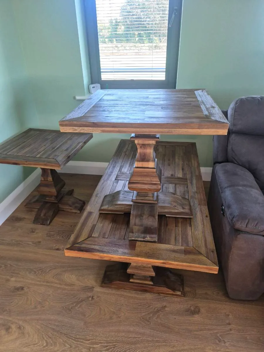 Coffee table with matching lamp tables - Image 3
