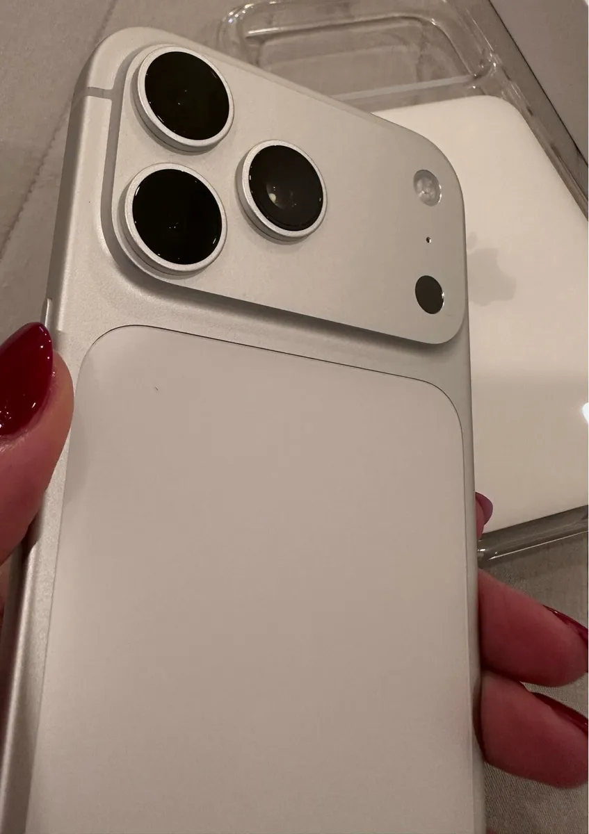 iPhone 17 Pro Max 256GB Silver - Image 4