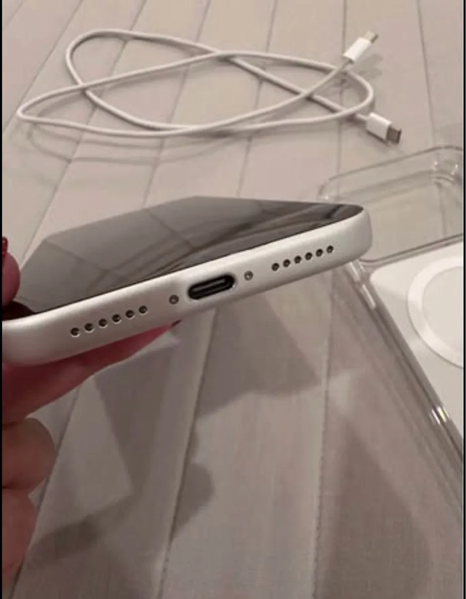 iPhone 17 Pro Max 256GB Silver - Image 3