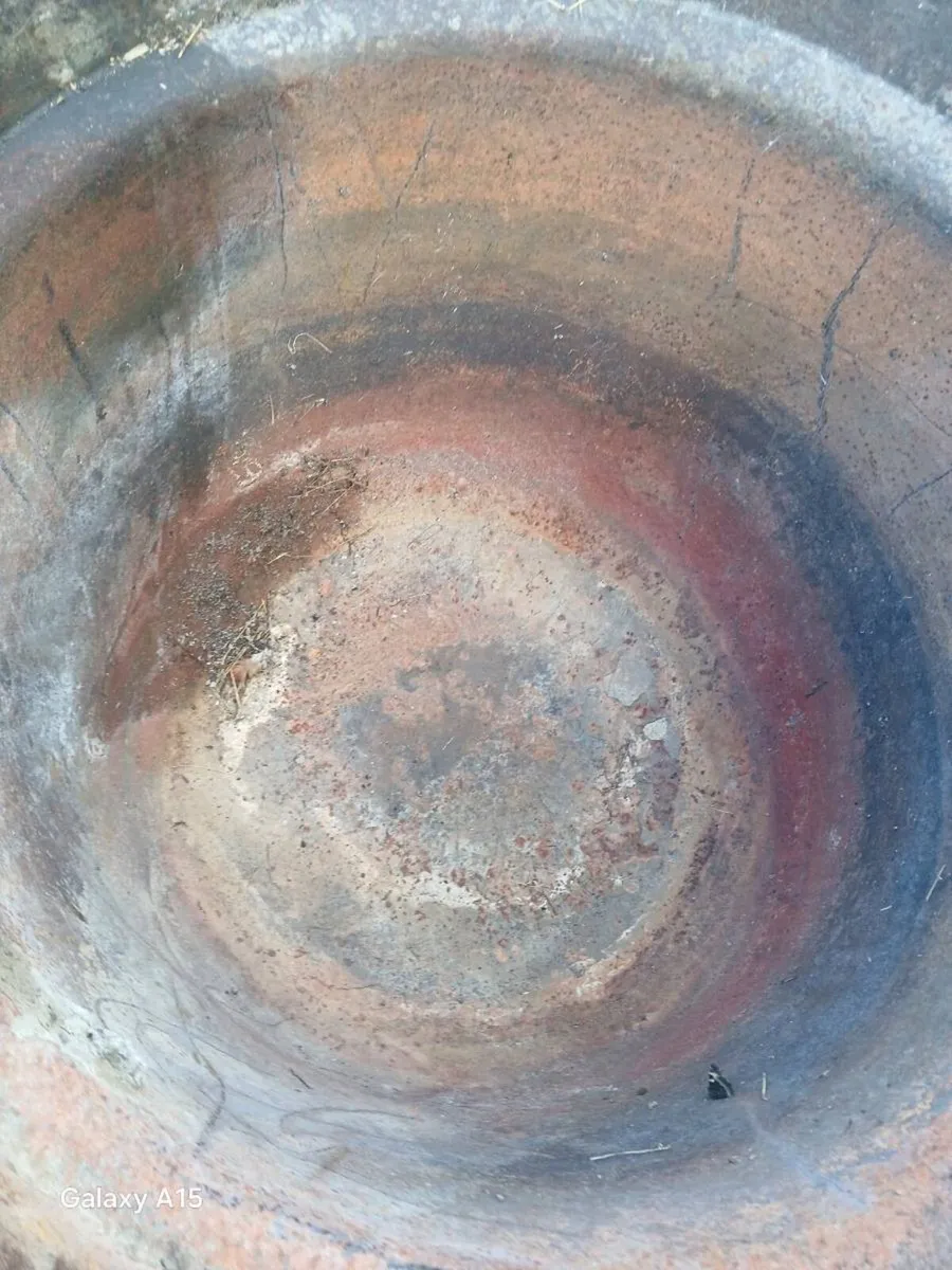 Famine pot and bike - Image 2