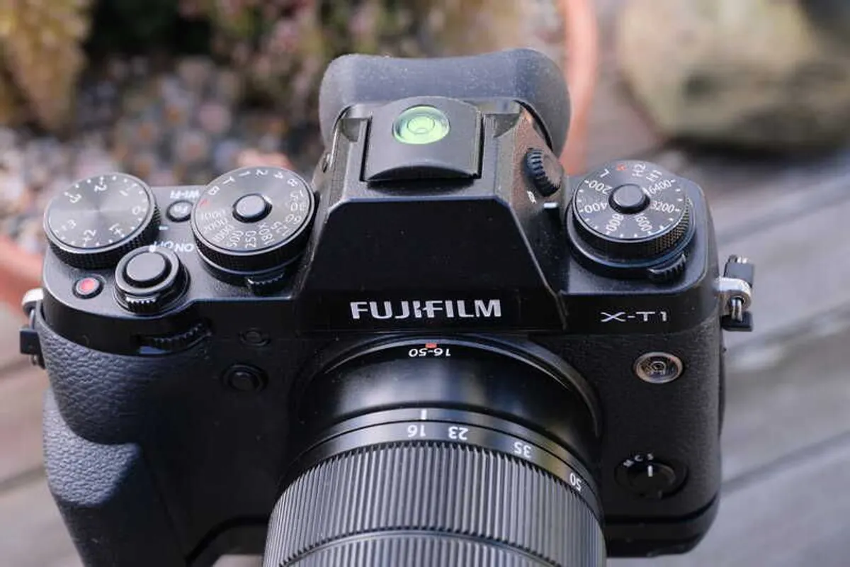 Fujifilm X-T1, Body only,16.3MP APS-C X-Trans CMOS II - Image 2