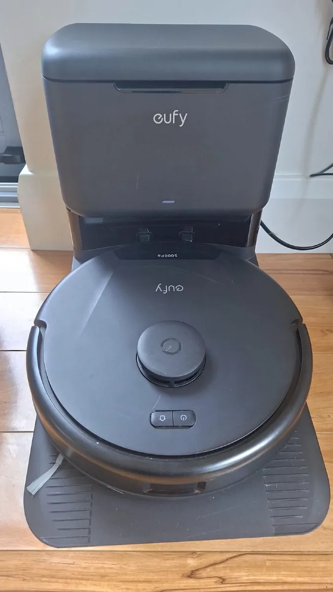 Robot vacuum and mop - Image 2