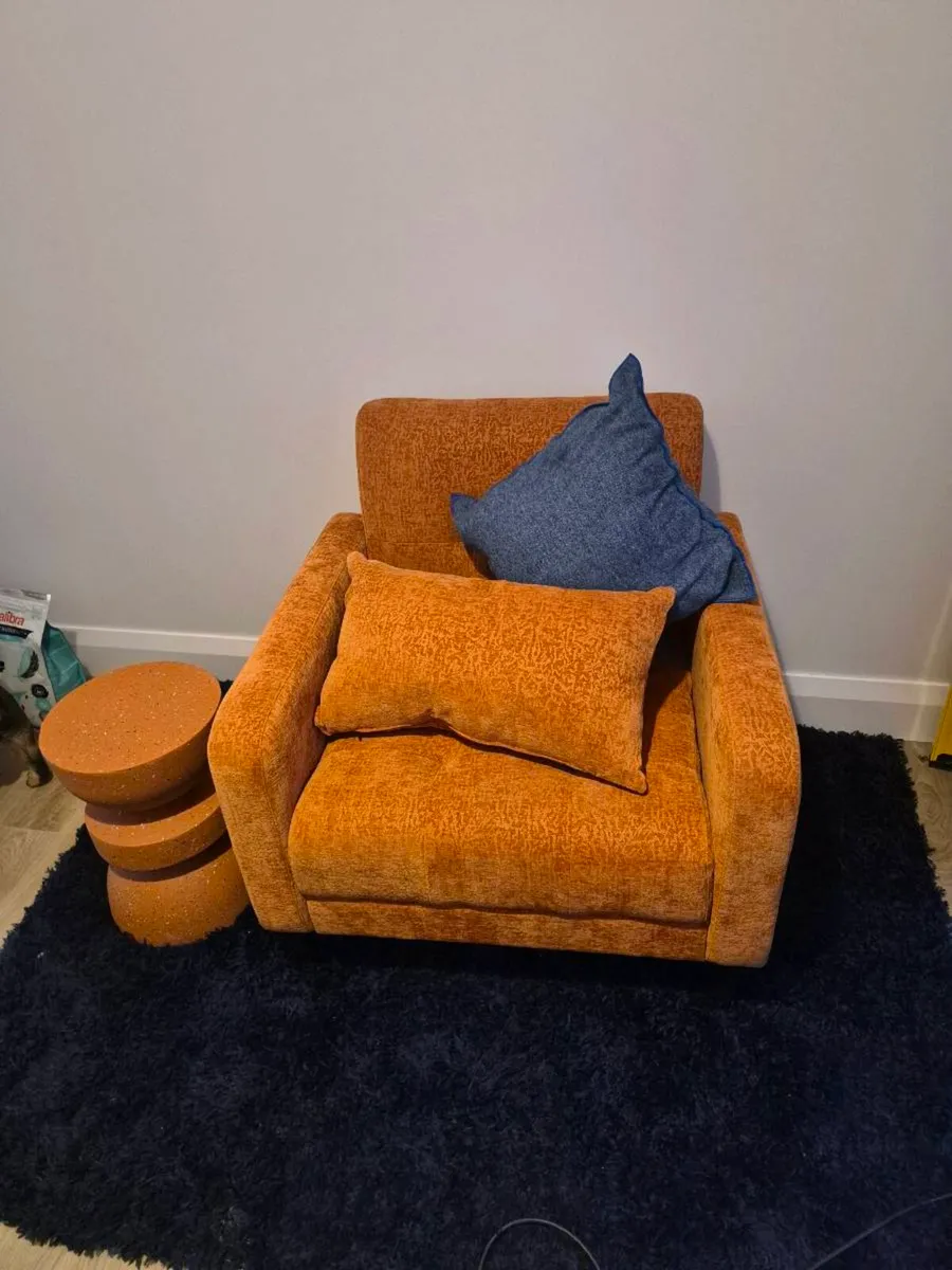 Stunning new orange chair,and tall unit - Image 1