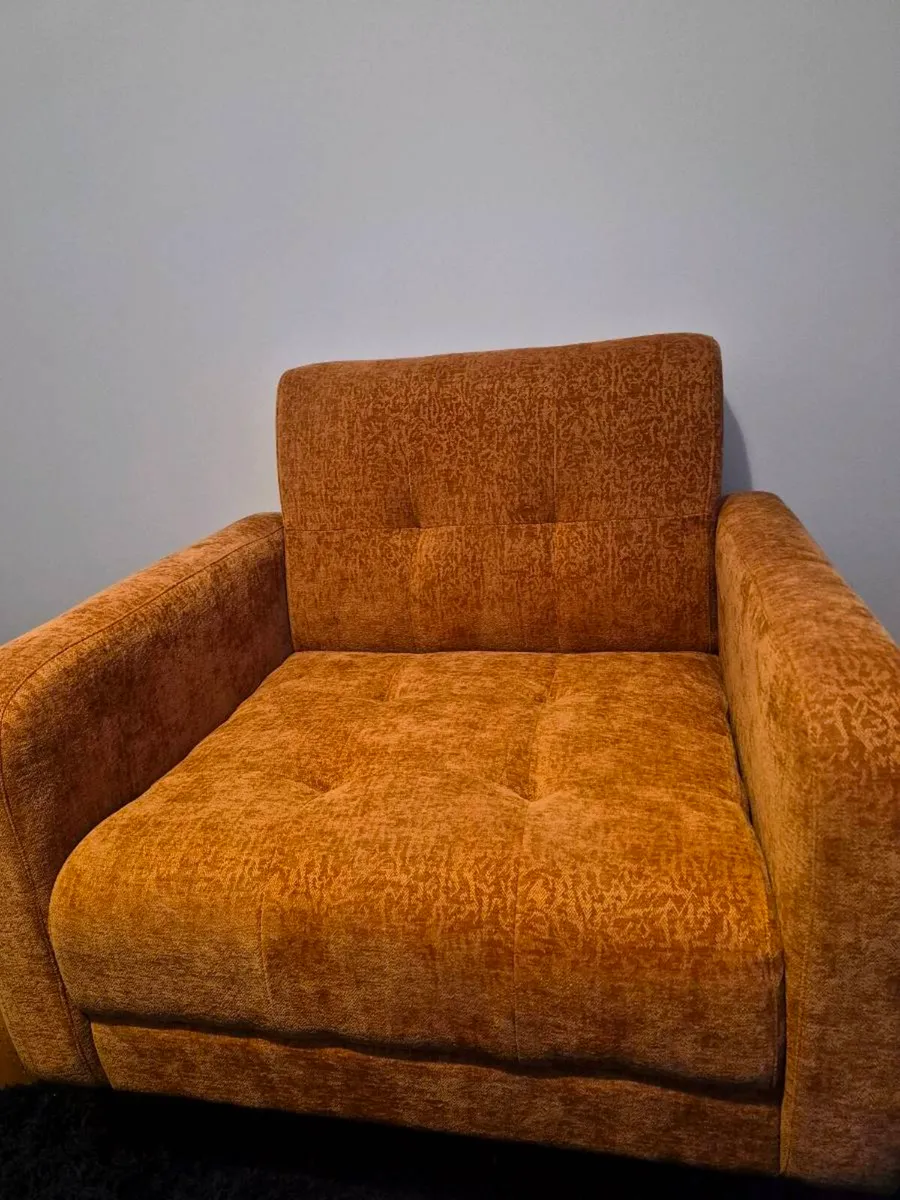 Stunning new orange chair,and tall unit - Image 4