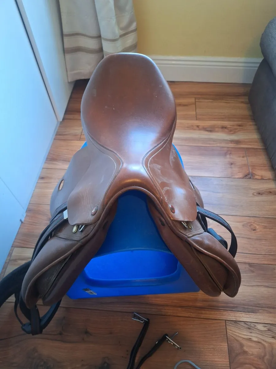 Brown Leather saddle 17 Inches - Image 1