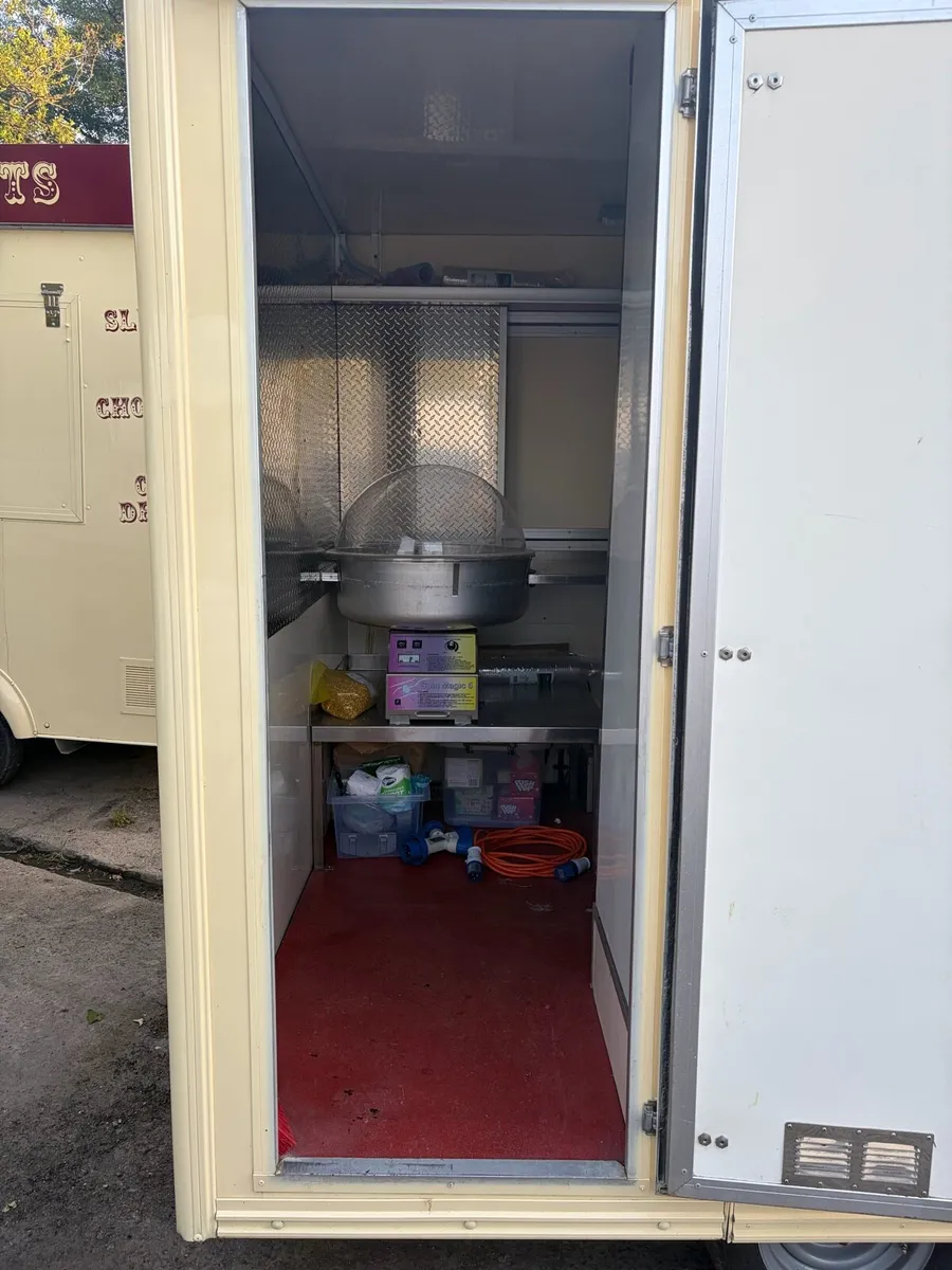 Catering trailer - Image 3