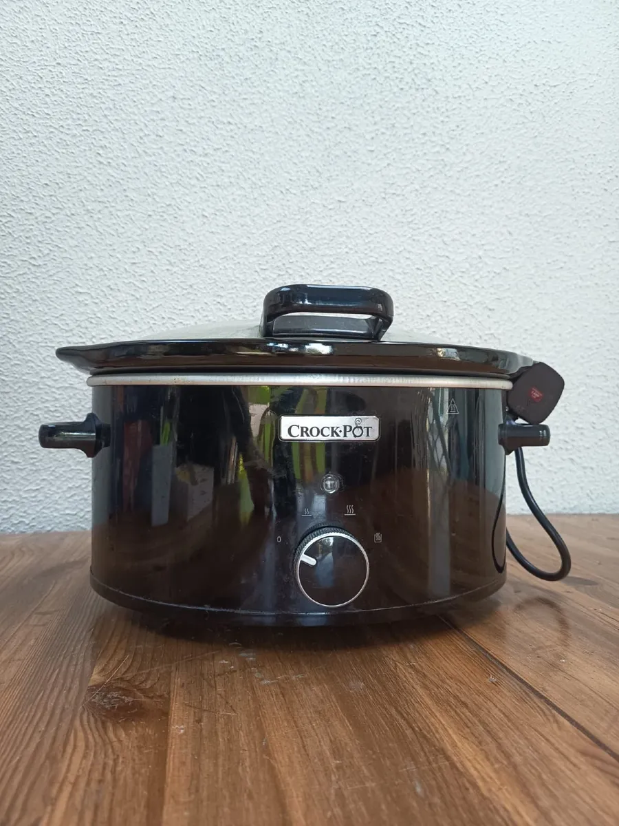 Crock-Pot slow cooker with glass lid - Image 1