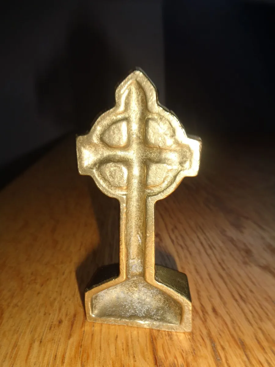 Vintage Brass Celtic Cross for Sale - Image 2