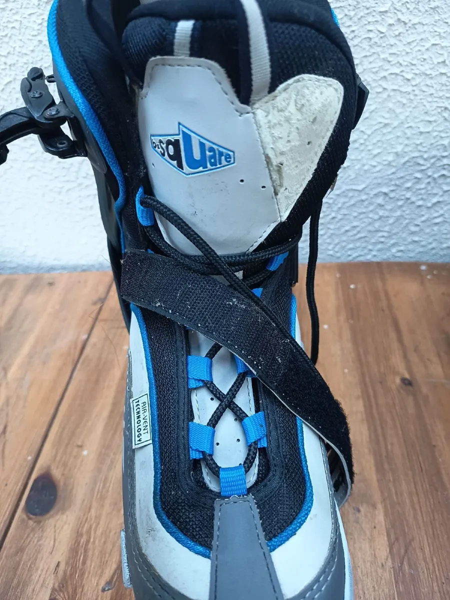 Grey and blue inline skates - Image 3