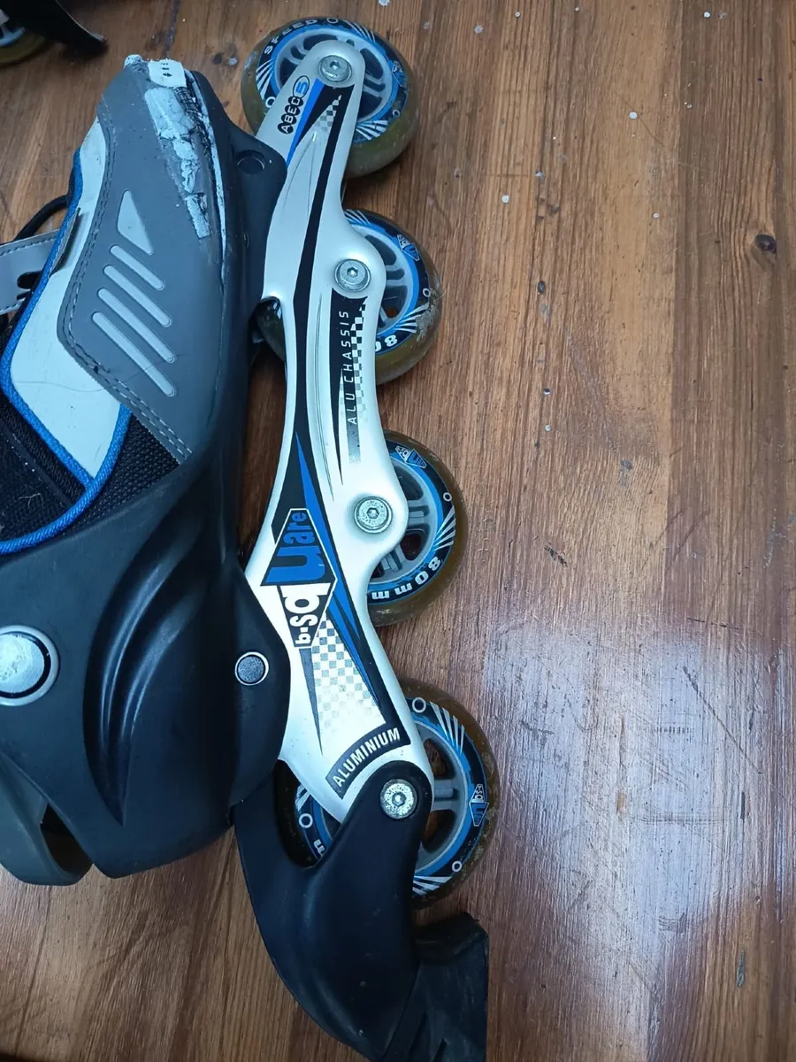 Grey and blue inline skates - Image 4