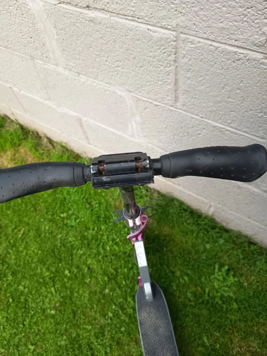 Pink folding kick scooter - Image 3