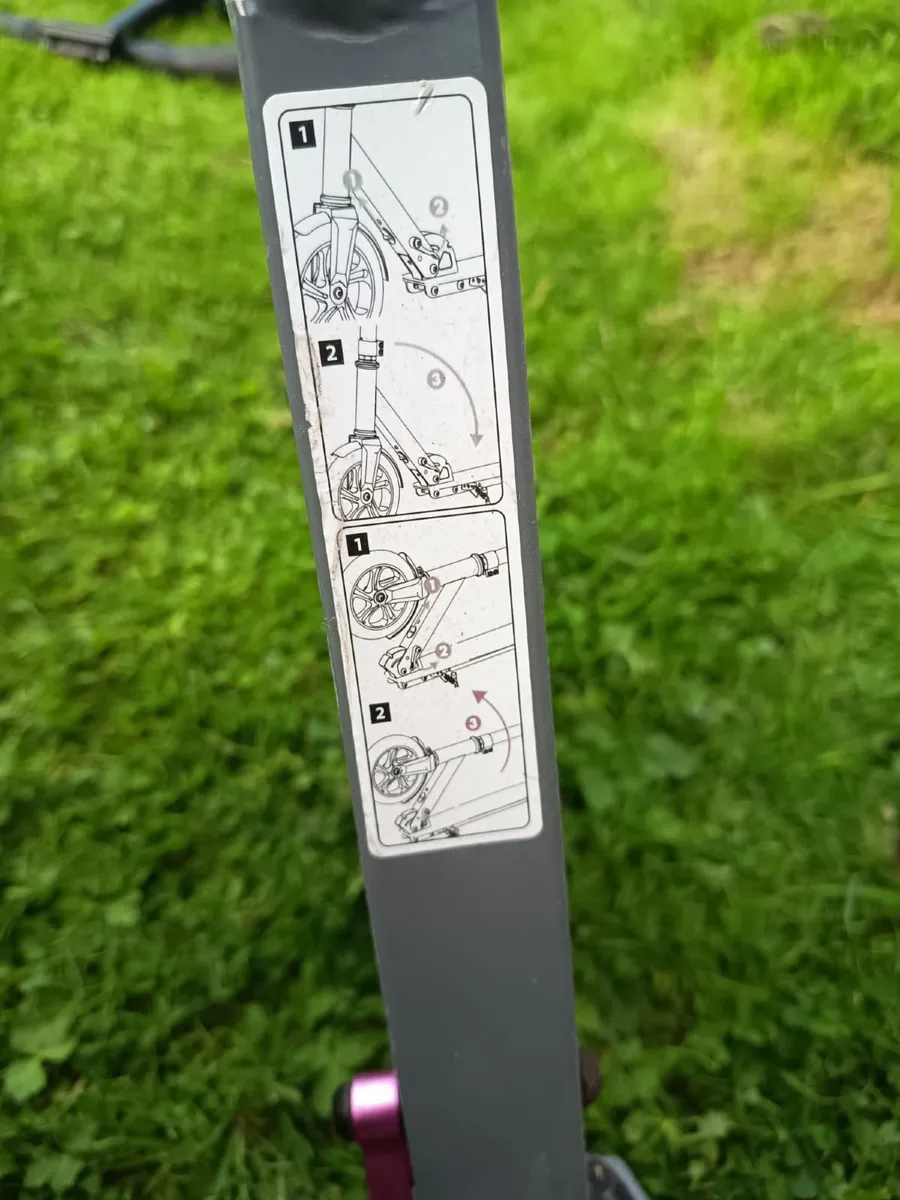 Pink folding kick scooter - Image 4
