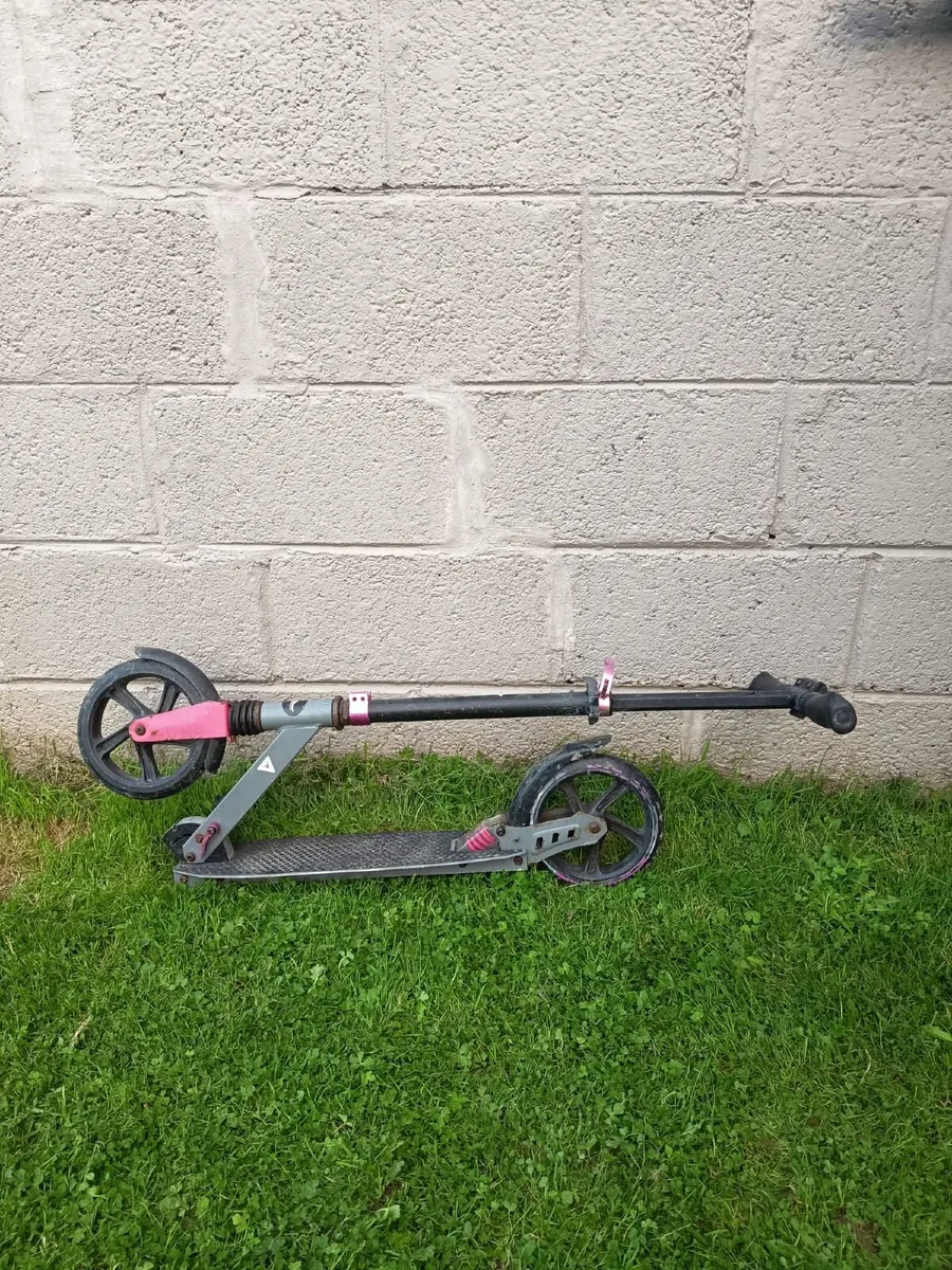 Pink folding kick scooter - Image 2
