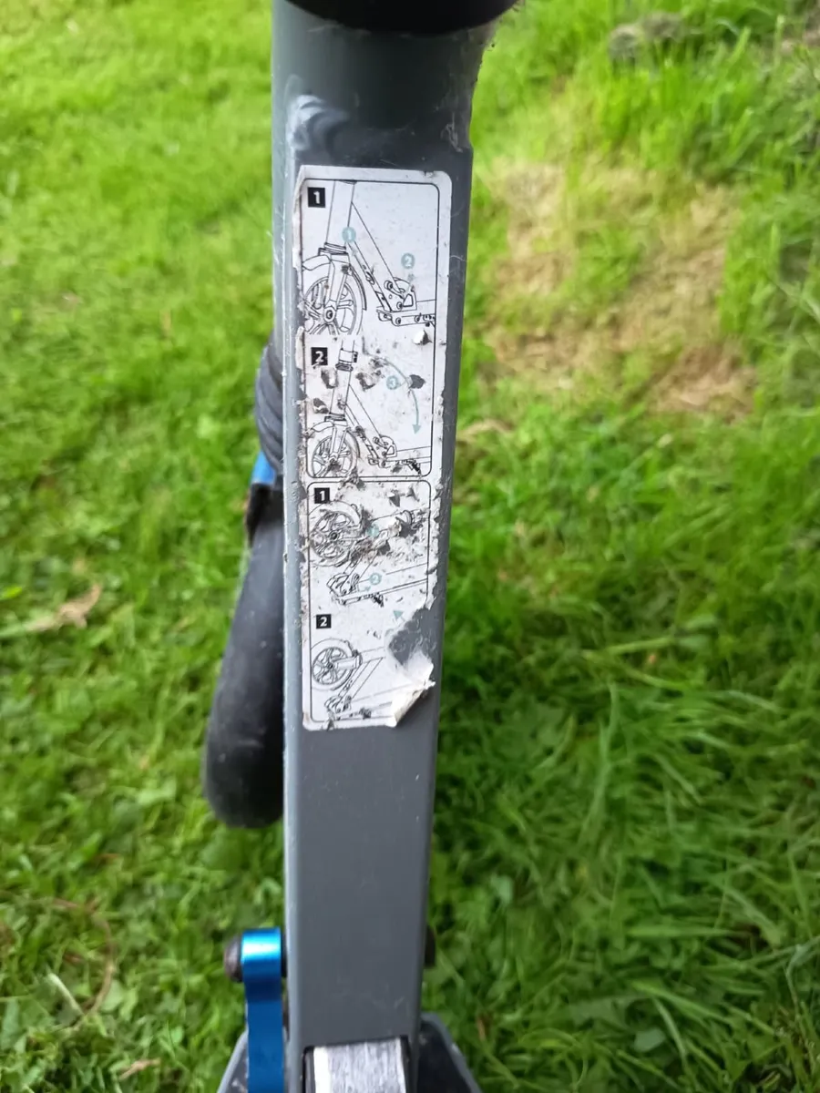 Blue folding kick scooter - Image 2