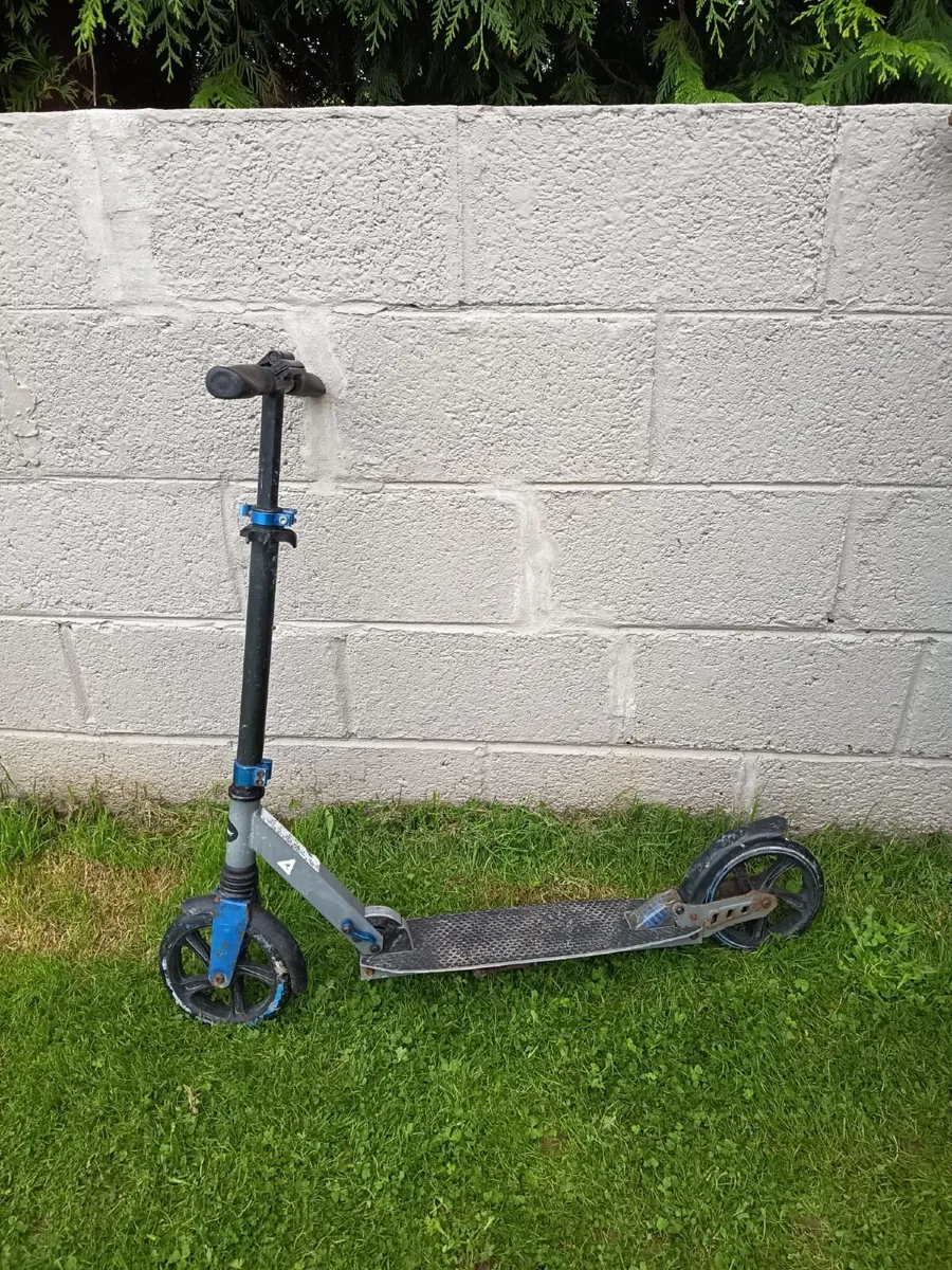 Blue folding kick scooter - Image 1