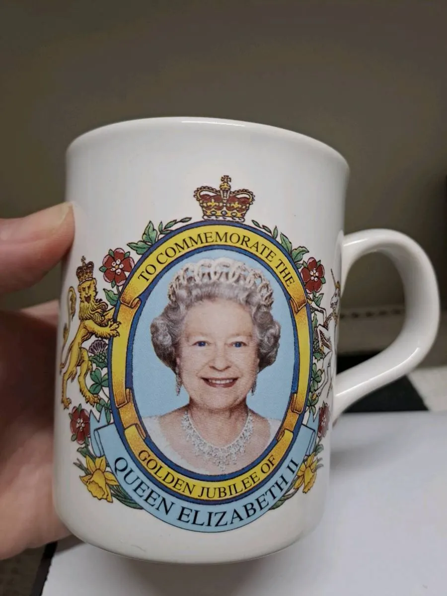 Queen Elizabeth II Golden Jubilee 1952–2002 - Image 4