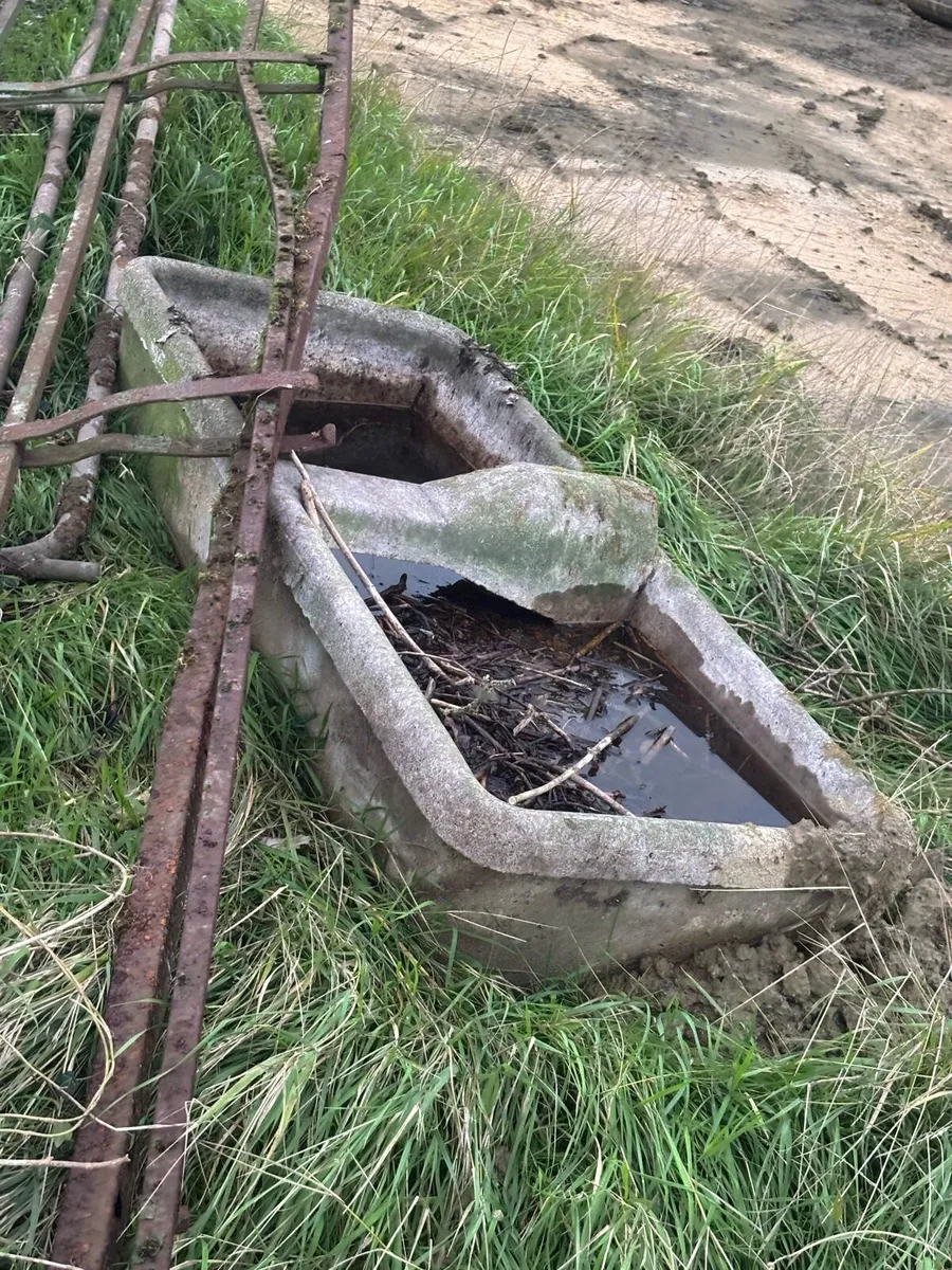 Gates & Concrete water troughs - Image 2