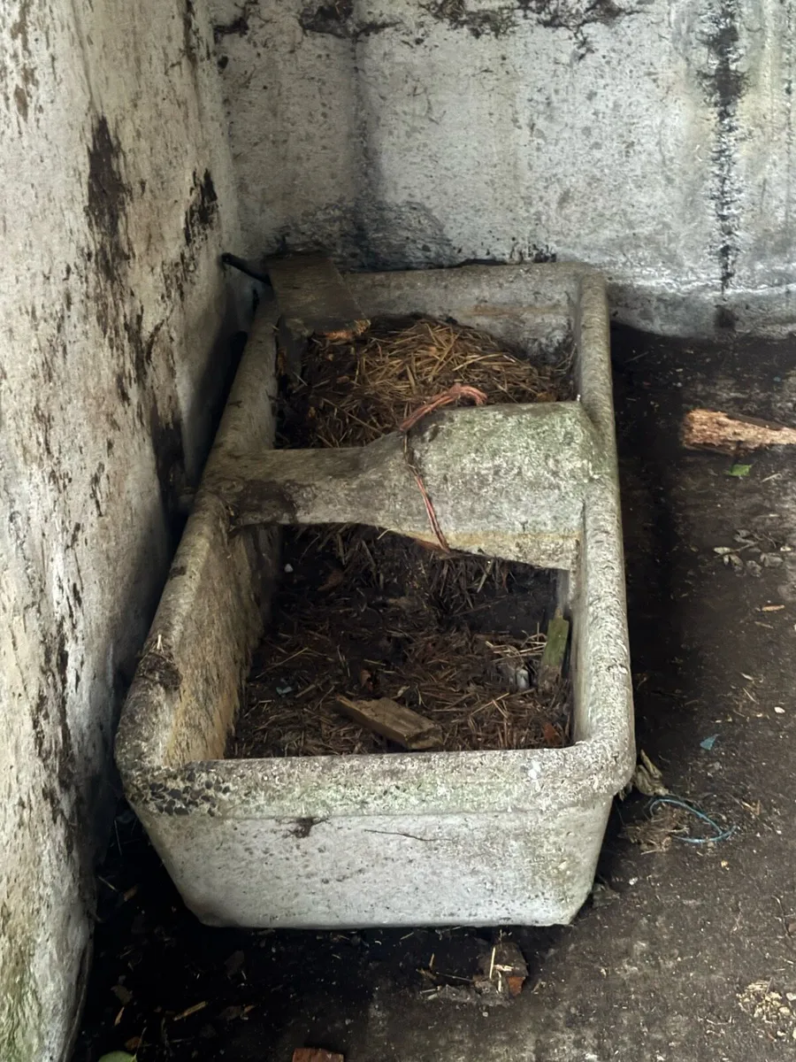 Gates & Concrete water troughs - Image 3
