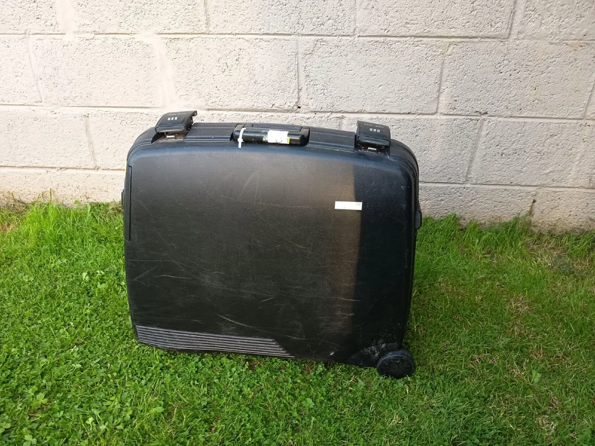 Pierre Cardin black wheeled suitcase - Image 2
