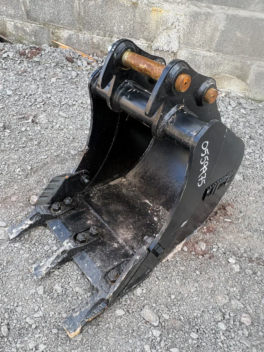 16” JCB digging bucket - Image 1