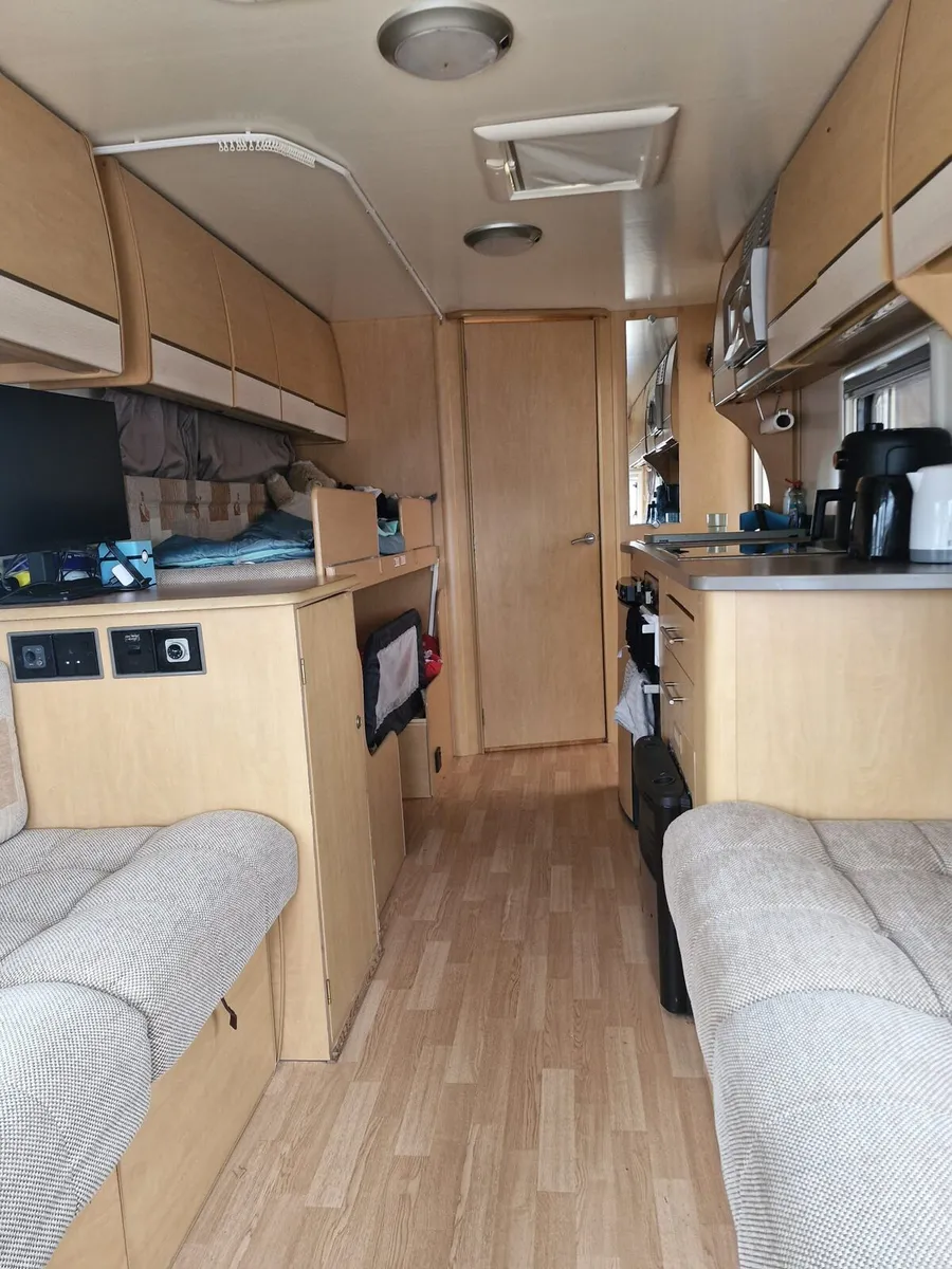 Caravan - Image 3