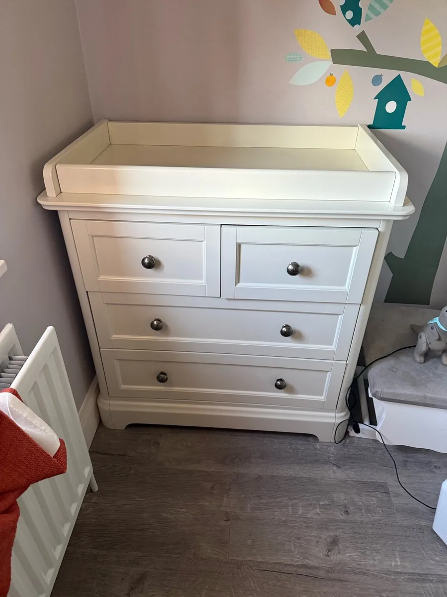 Mamas and papas cot/cot bed, dresser & wardrobe - Image 3