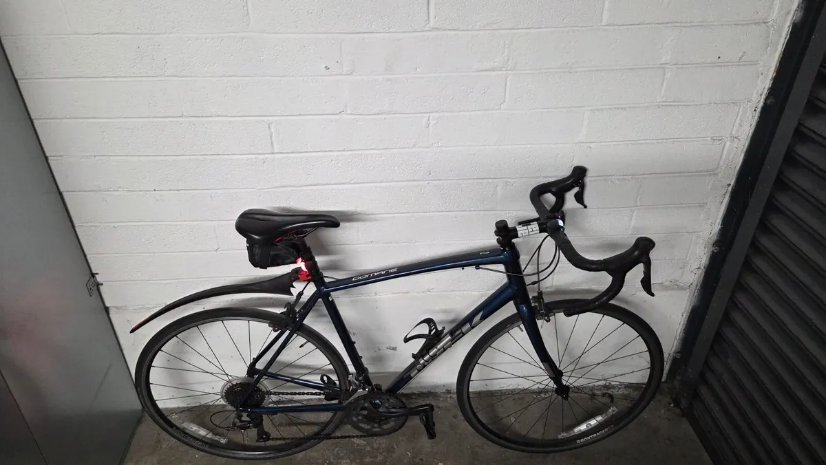 Trek Domane AL2 road bike - Image 2