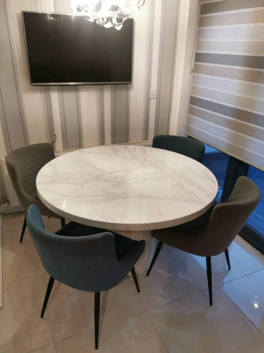 Dining table - Image 1