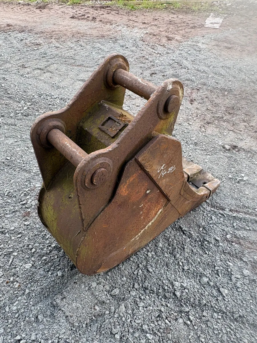 18” Bucket on 65mm pins - Image 3