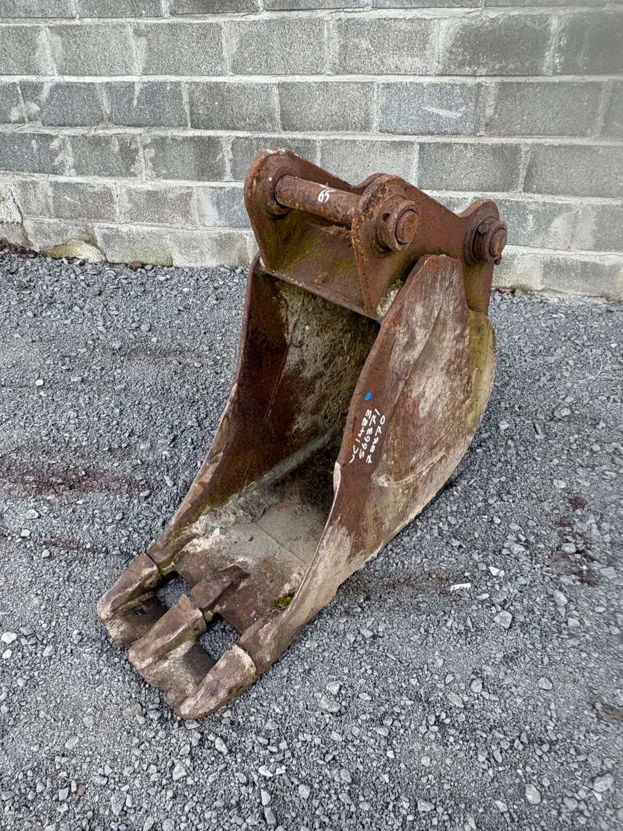 18” Bucket on 65mm pins - Image 1
