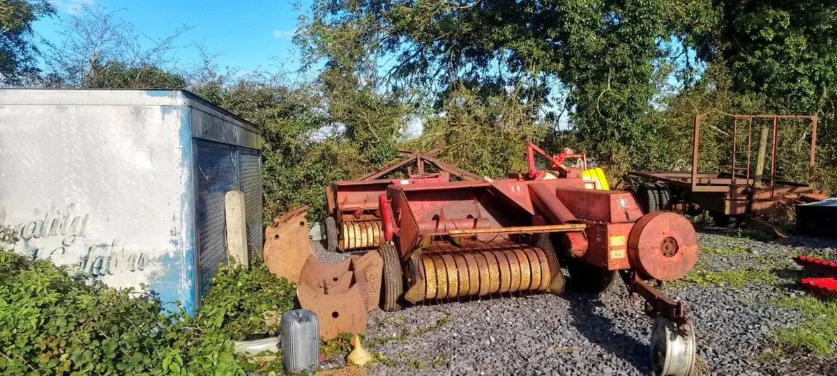 Square balers/Tipping Trailer - Image 1