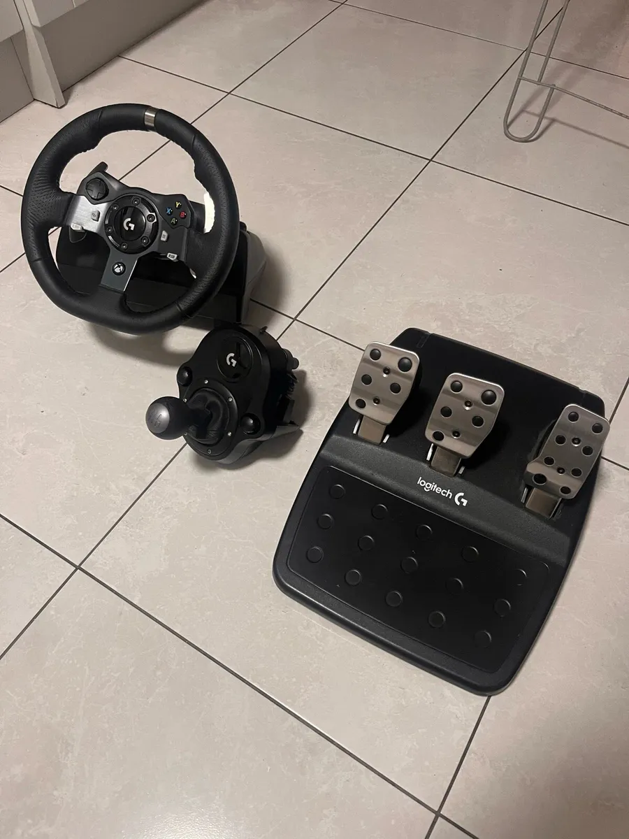 Logitech G920 steering wheel, pedals and gearstick - Image 1