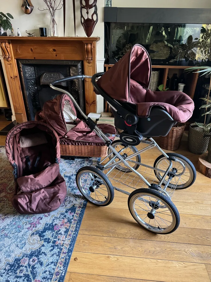 Vintage-style 3-in-1 pram for sale. - Image 2