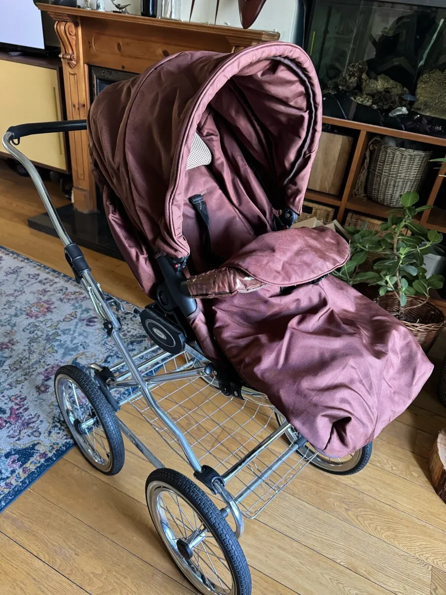 Vintage-style 3-in-1 pram for sale. - Image 3