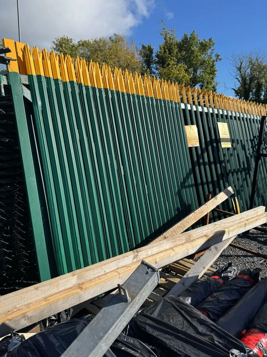 Palisade Fencing - Image 1