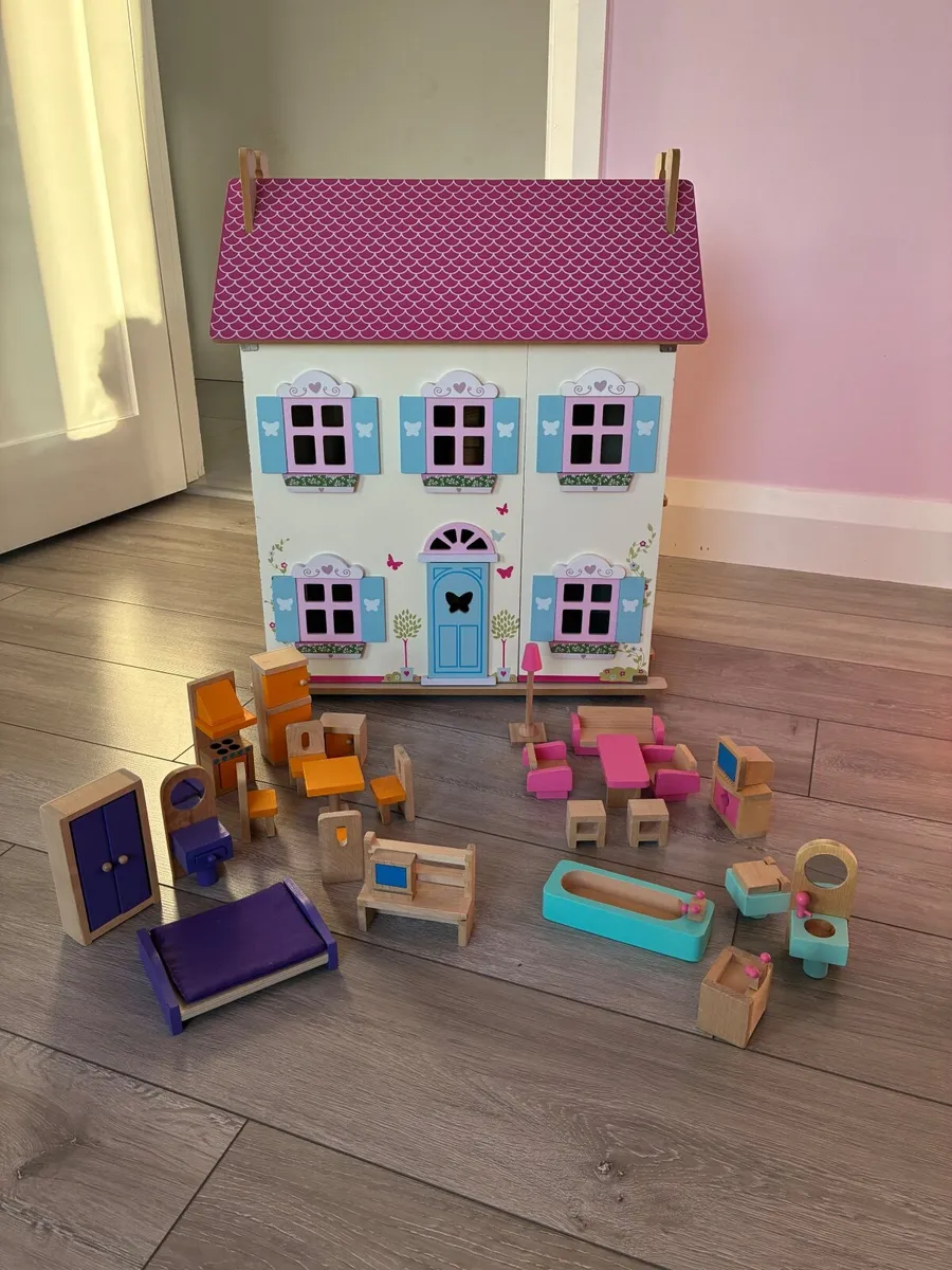 Dolls house - Image 1