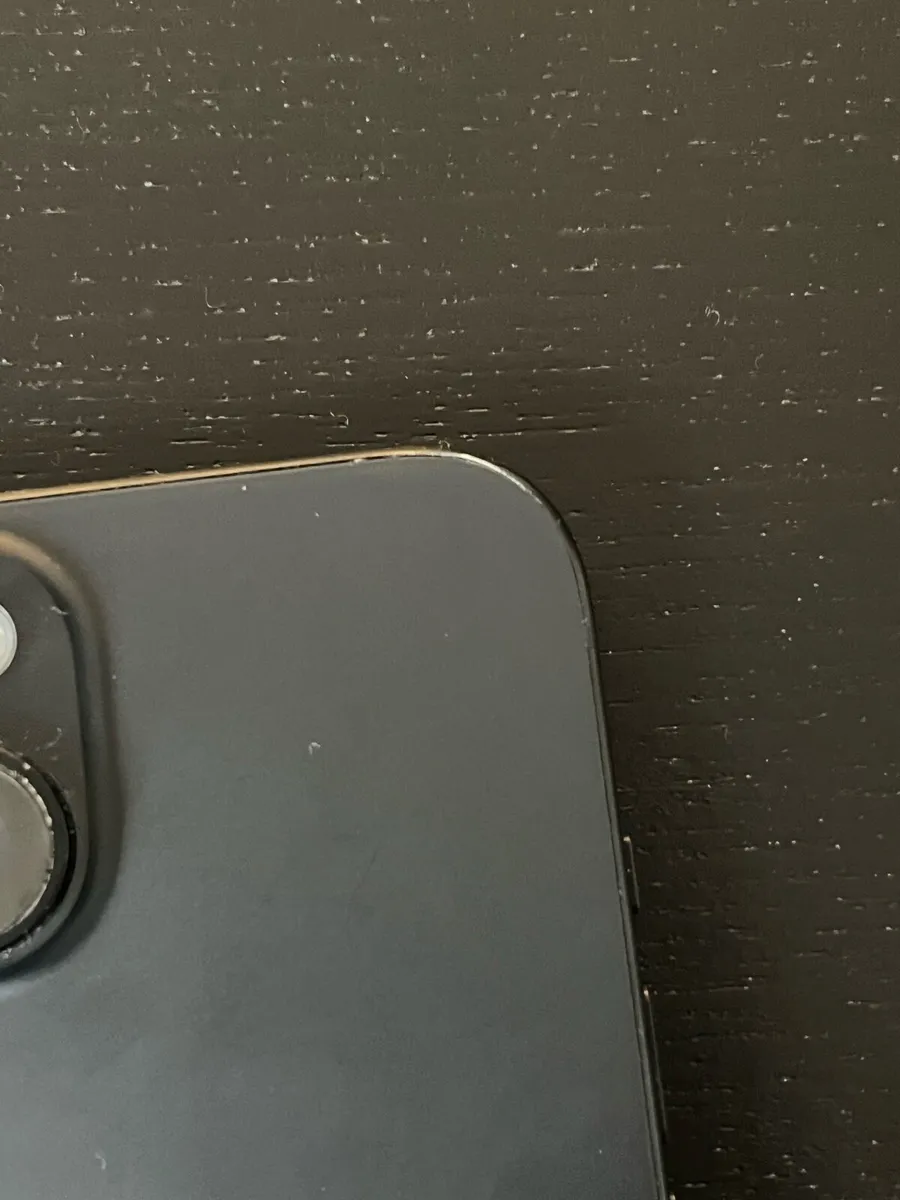 iPhone 15 - Image 2