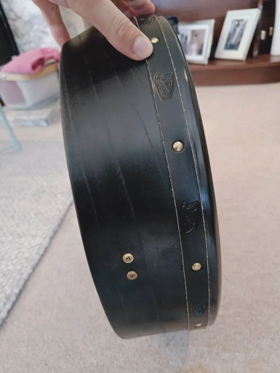 16 inch Bodhrán with sticks and bag - Image 4